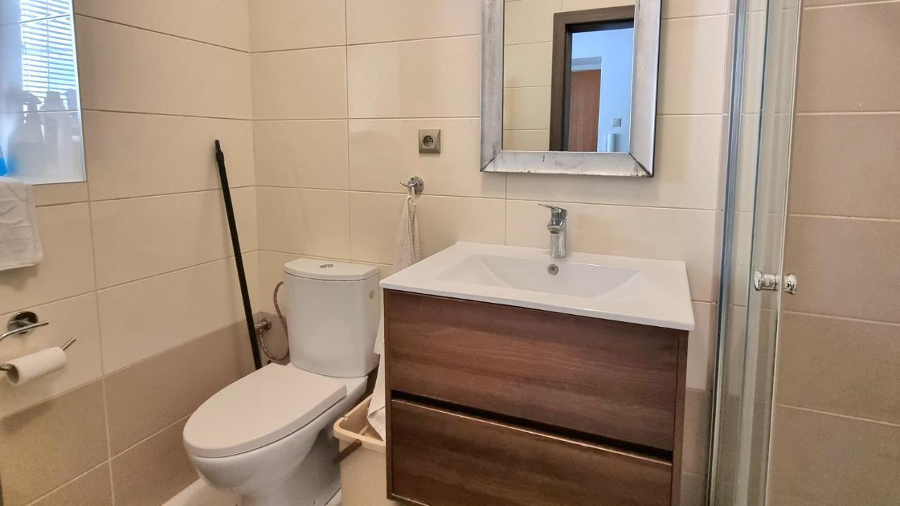 Spacious Apartment In City Center Pozsony Kültér fotó