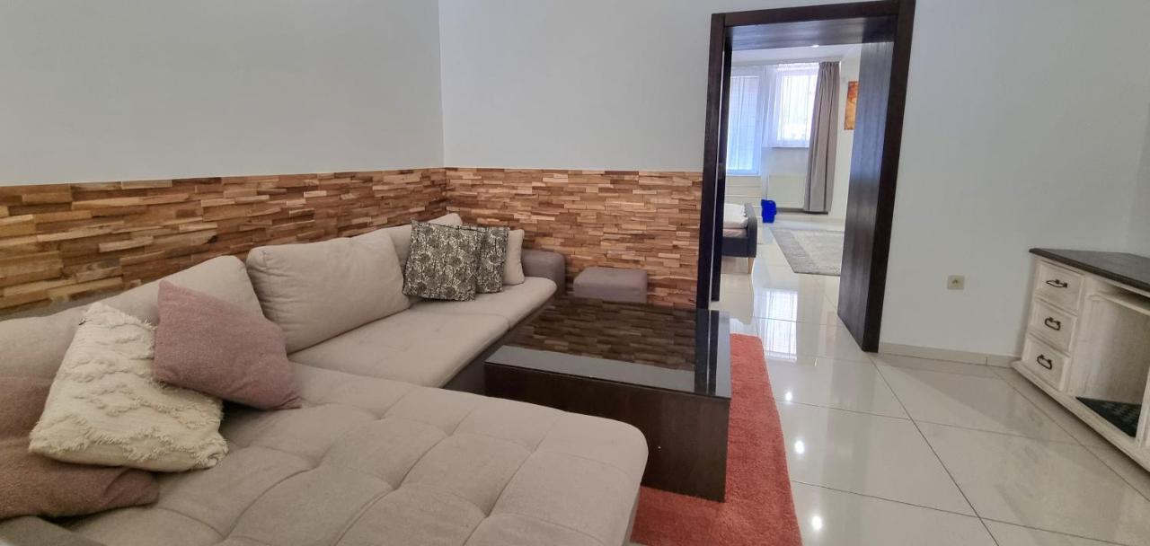 Spacious Apartment In City Center Pozsony Kültér fotó