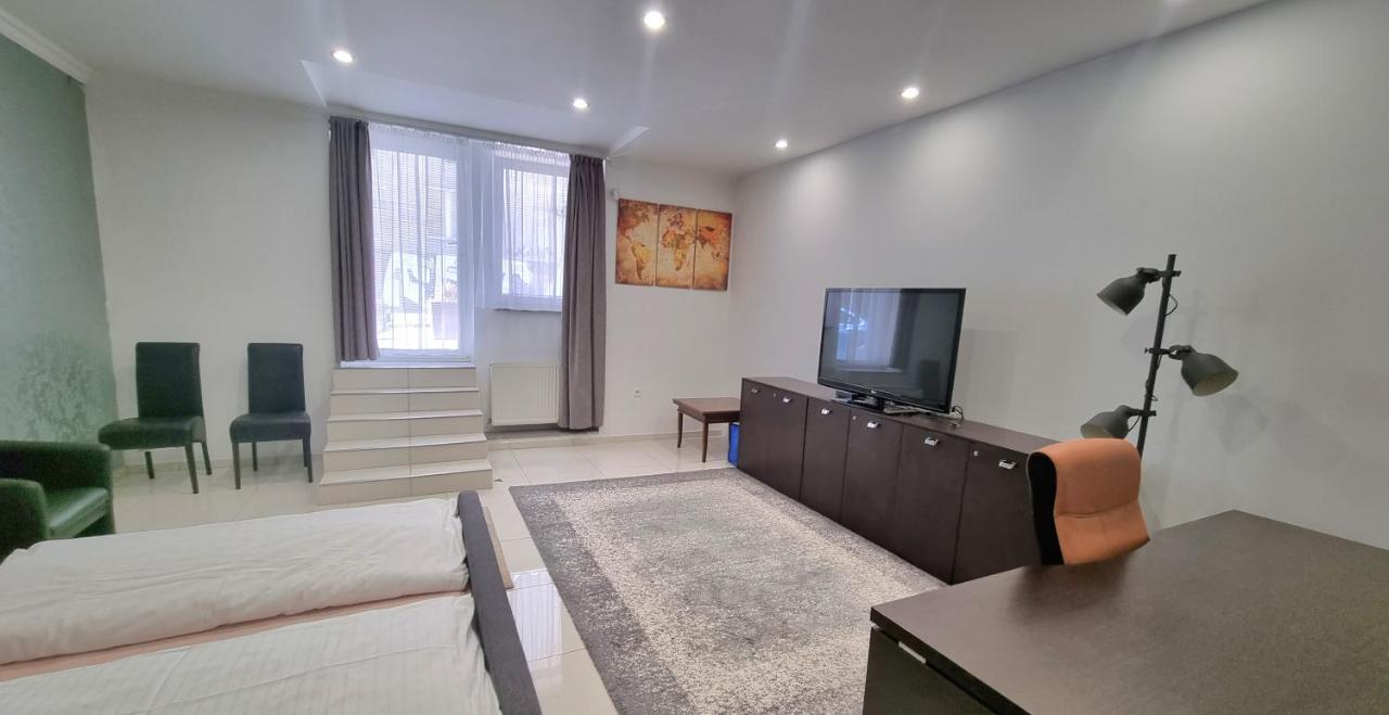 Spacious Apartment In City Center Pozsony Kültér fotó