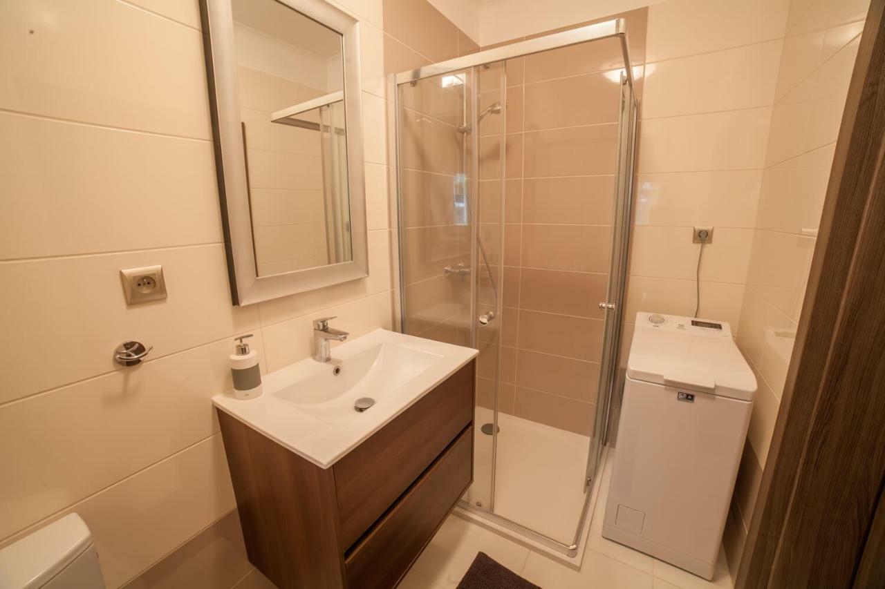 Spacious Apartment In City Center Pozsony Kültér fotó
